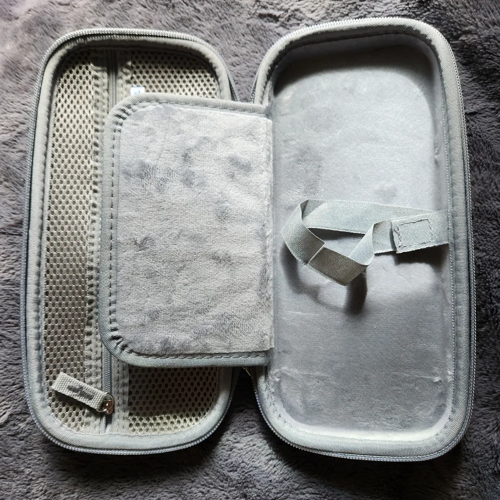 Nintendo Switch Silver/Iridescent Carry Case